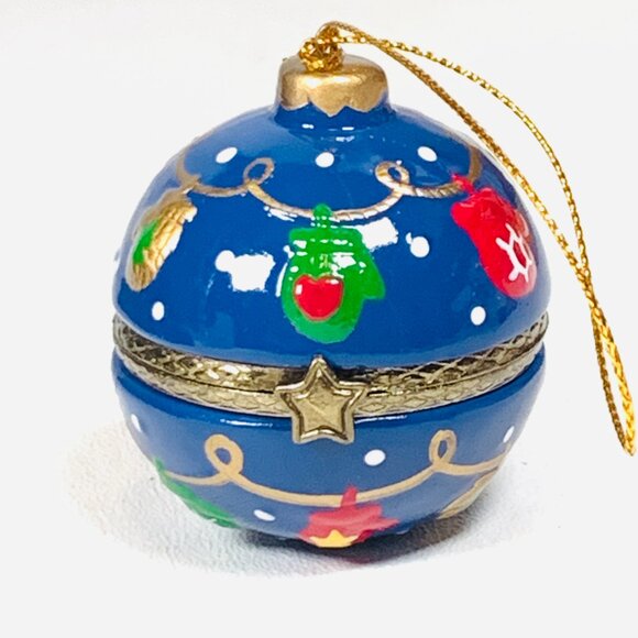 Mittens Round Ball Porcelain Hinged Surprise Gift Trinket Box Christmas Ornament - Picture 4 of 6